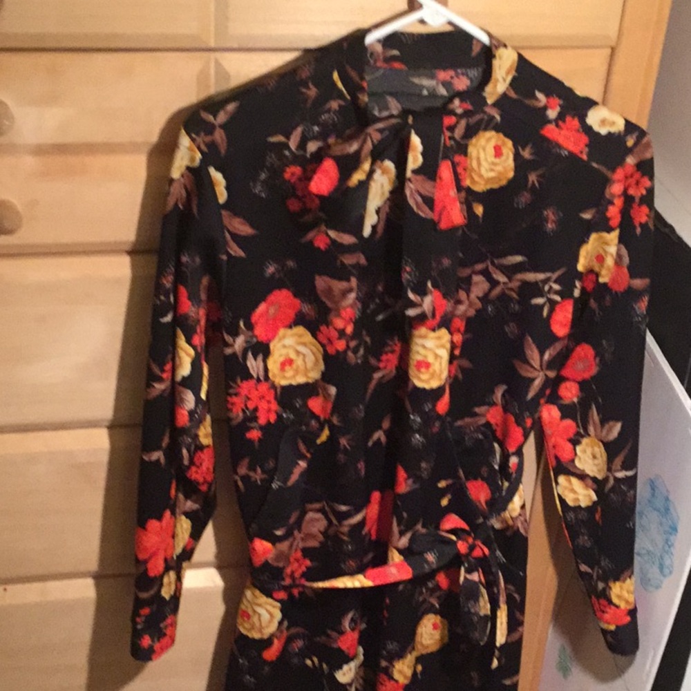 Not one alike!!! Vintage dress. Size M